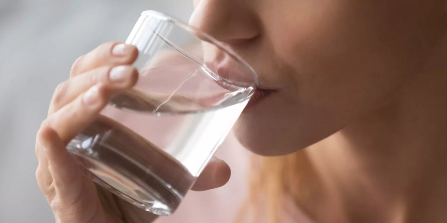 Πώς θα καταφέρεις να πίνεις περισσότερο νερό μέσα στην ημέρα;